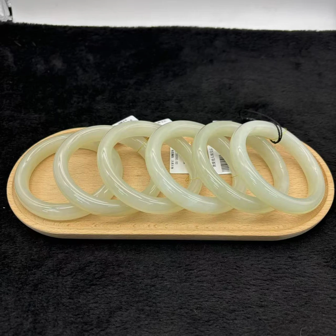 天然和田玉手镯精美时尚气质有瑕款多样性发货其一10