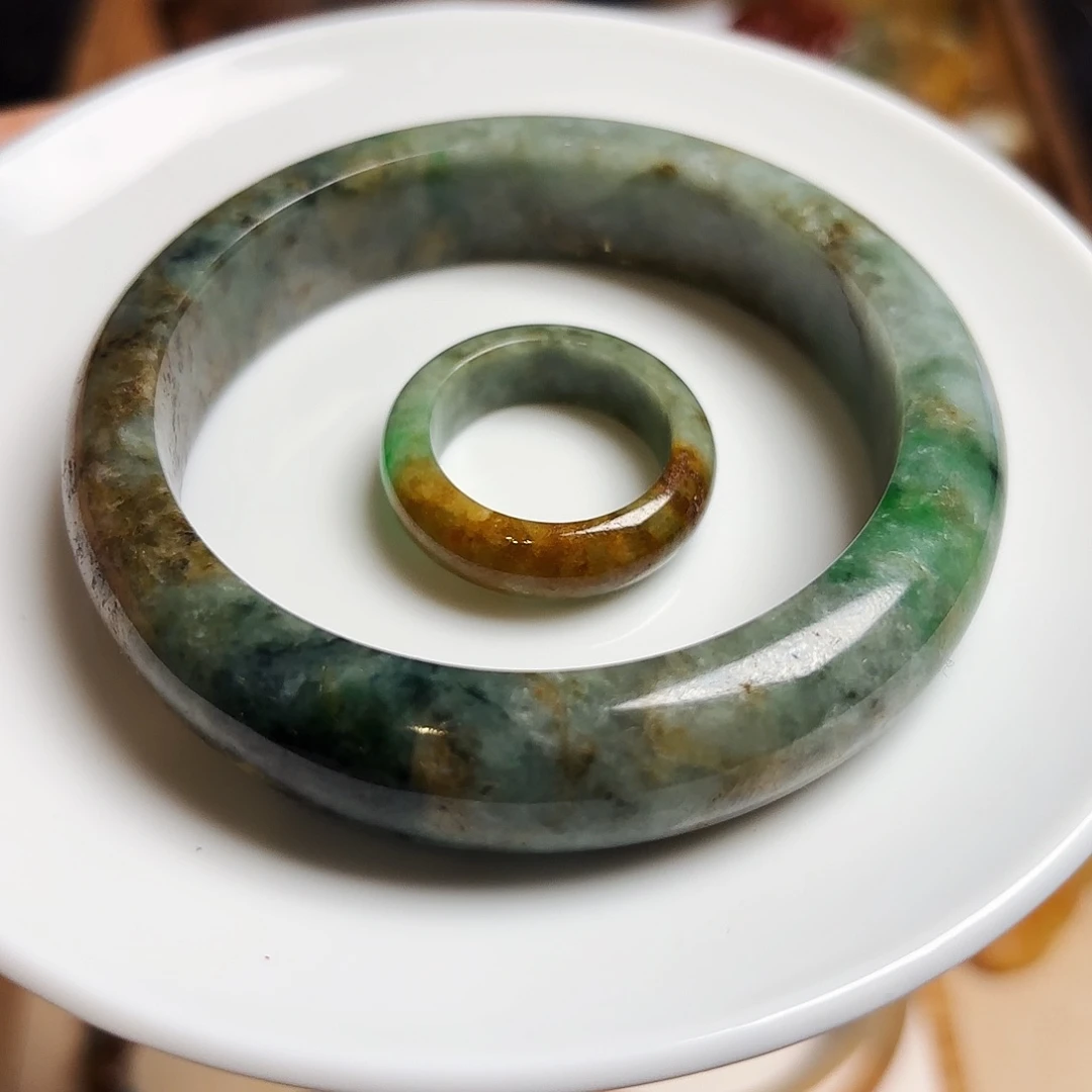 翡翠未镶嵌颈饰价格问主播，非常漏
