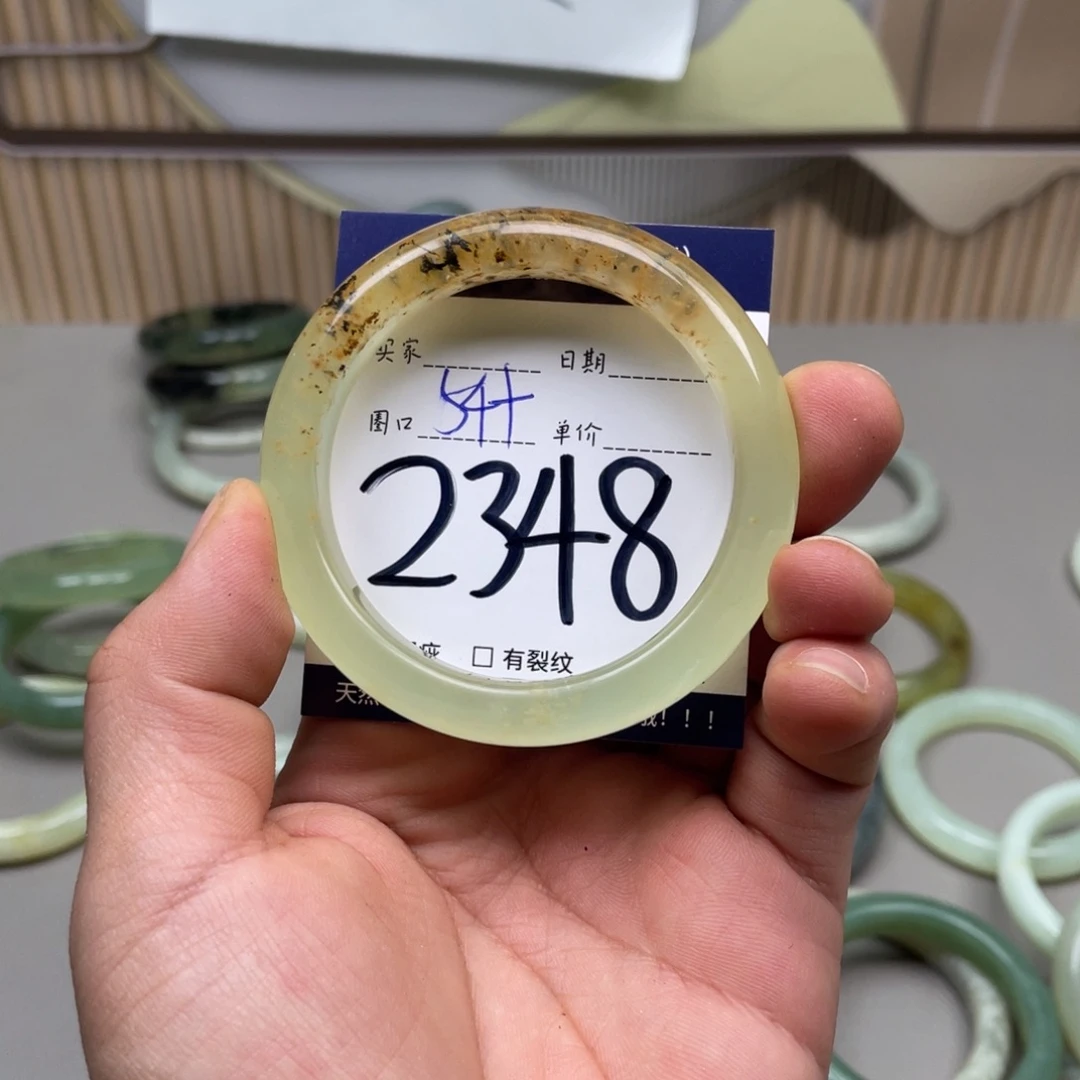 岫玉手镯手镯未镶嵌