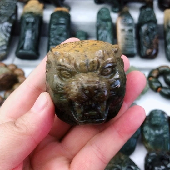 未镶嵌岫岩河磨玉（透闪石质玉）把件