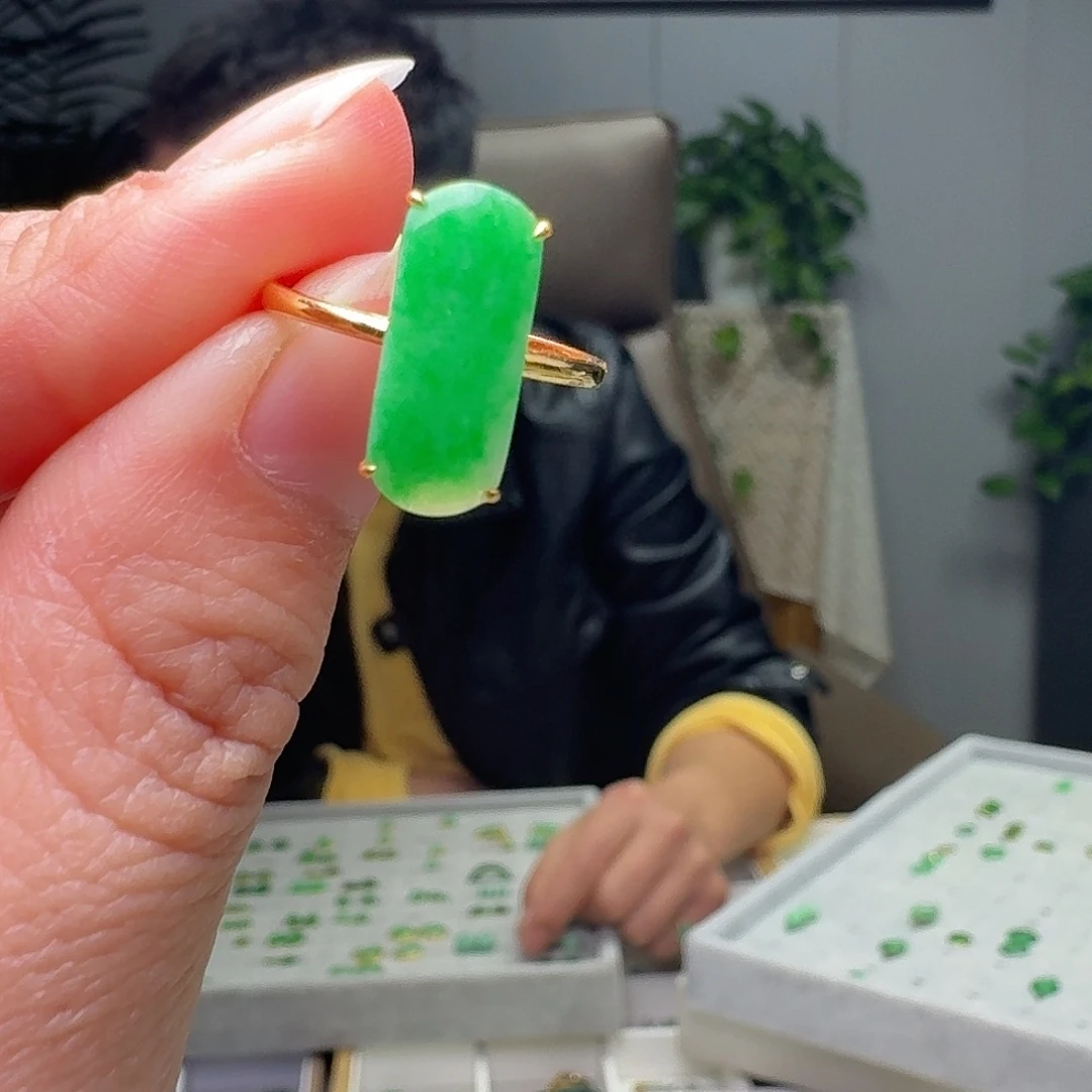 翡翠18K金镶嵌戒指天然