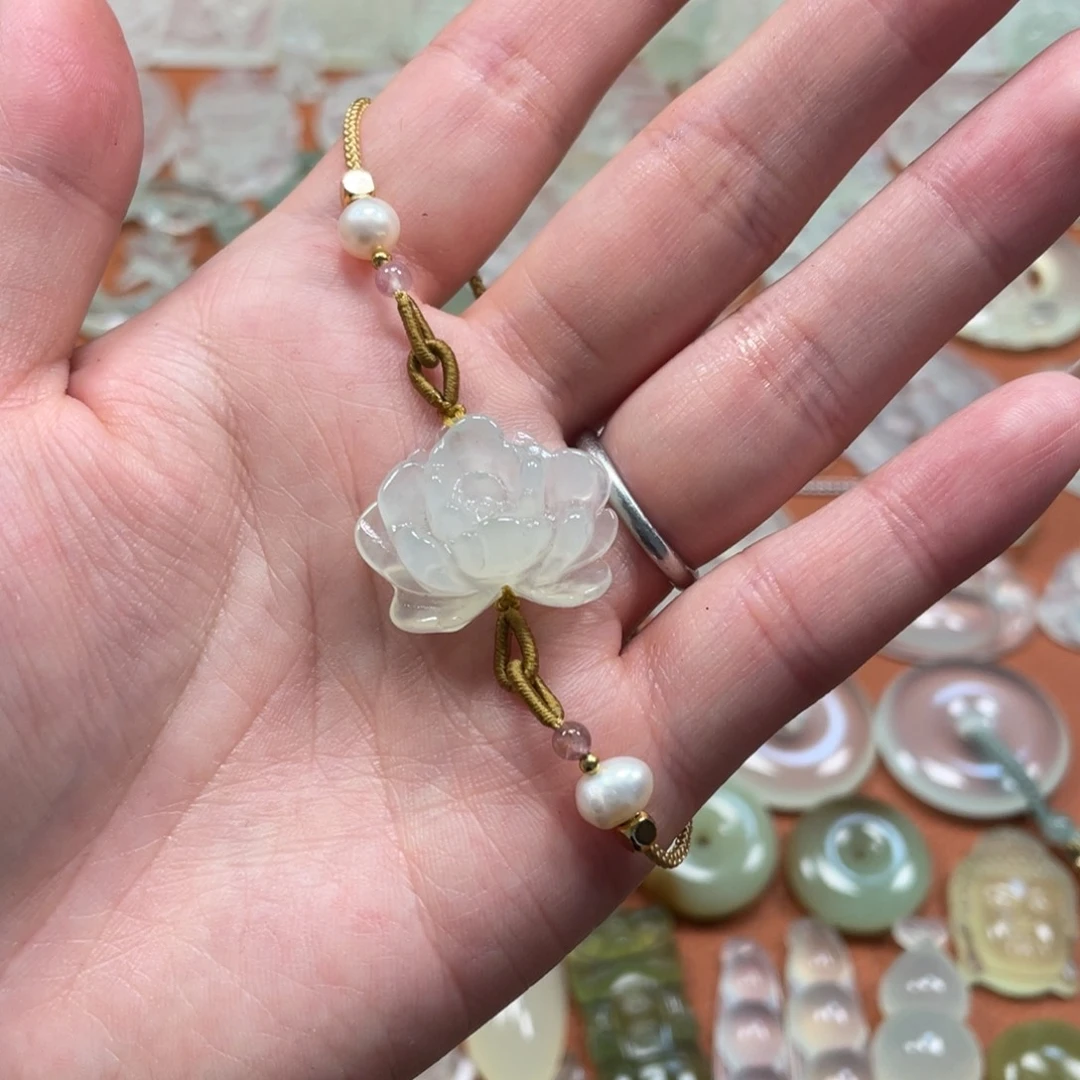 蛇纹石玉未镶嵌颈饰