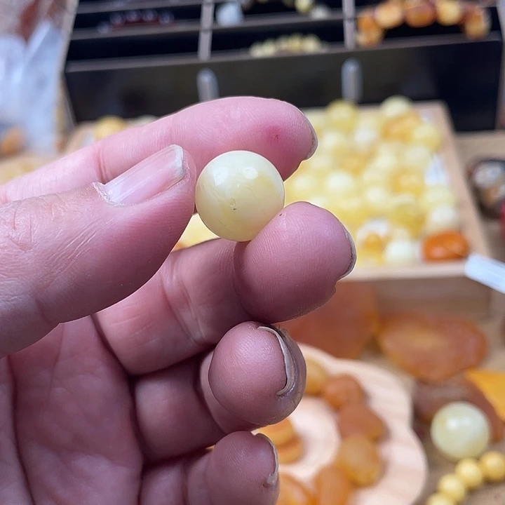 琥珀未镶嵌颈饰吊坠