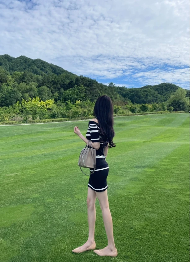 撞色显瘦法式夏季条纹连衣裙一字肩针织薄款收腰气质性感修身休闲