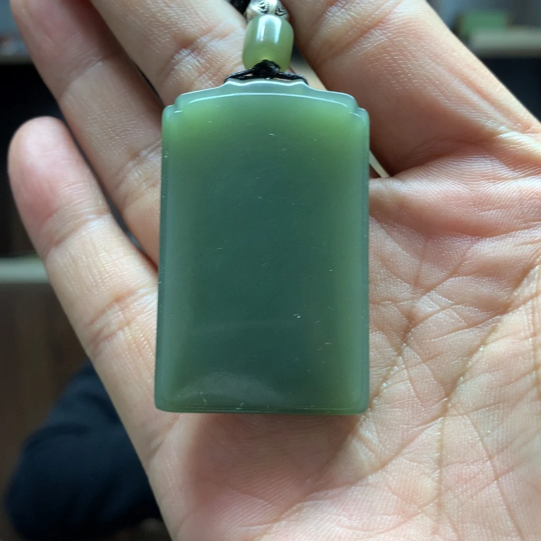 岫岩老玉（透闪石质玉）颈饰未镶嵌爱***汉