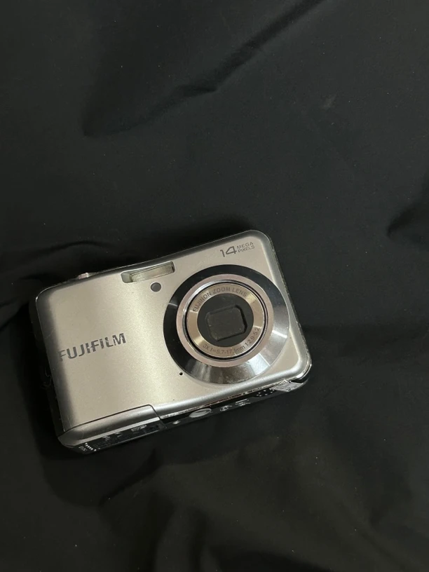 9新 Fujifilm/富士 av150 银色 复古ccd数码相机 用五号电池