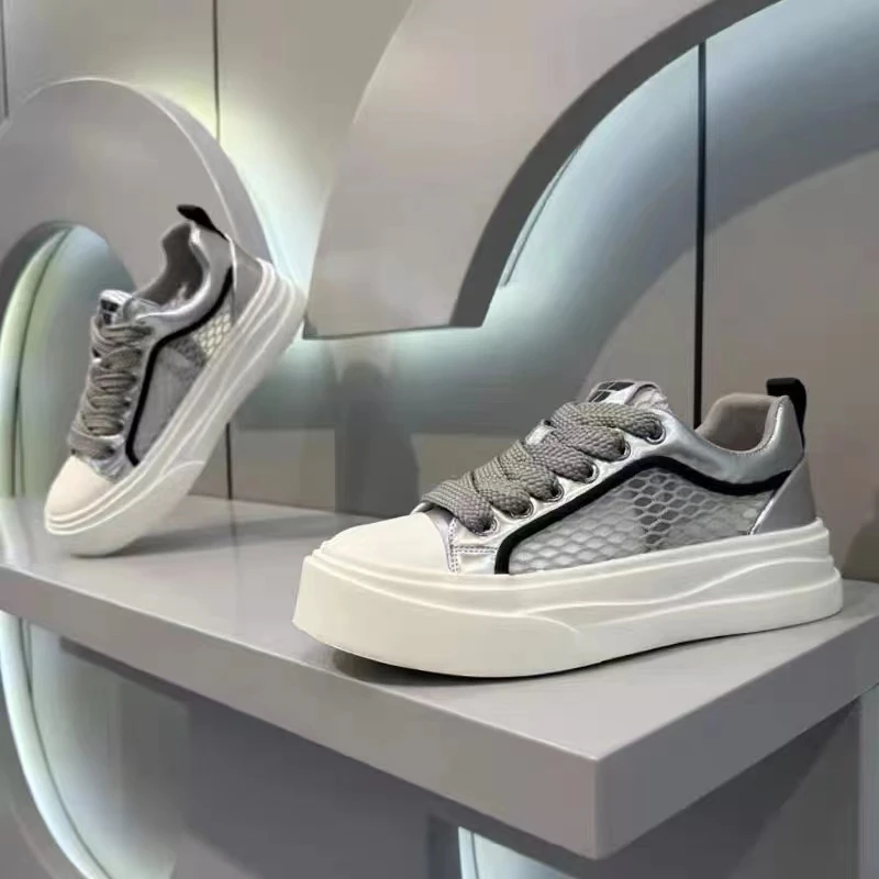 2025夏季新款轻奢透气男鞋潮流网面镂空板鞋男系带休闲风运动潮鞋