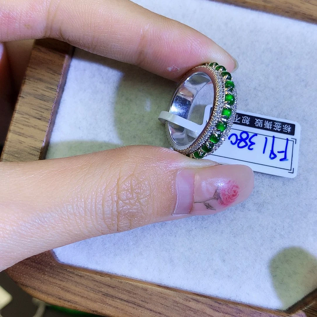 翡翠戒指银S925镶嵌天然翡翠戒指