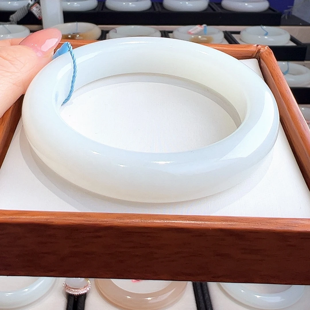 和田玉未镶嵌手镯