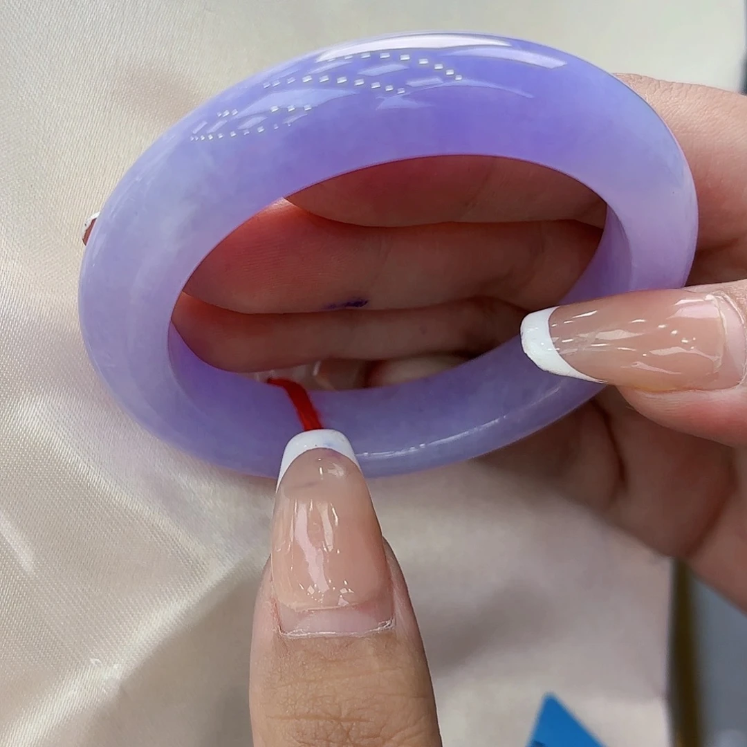 翡翠手镯未镶嵌小*漫翡翠手镯