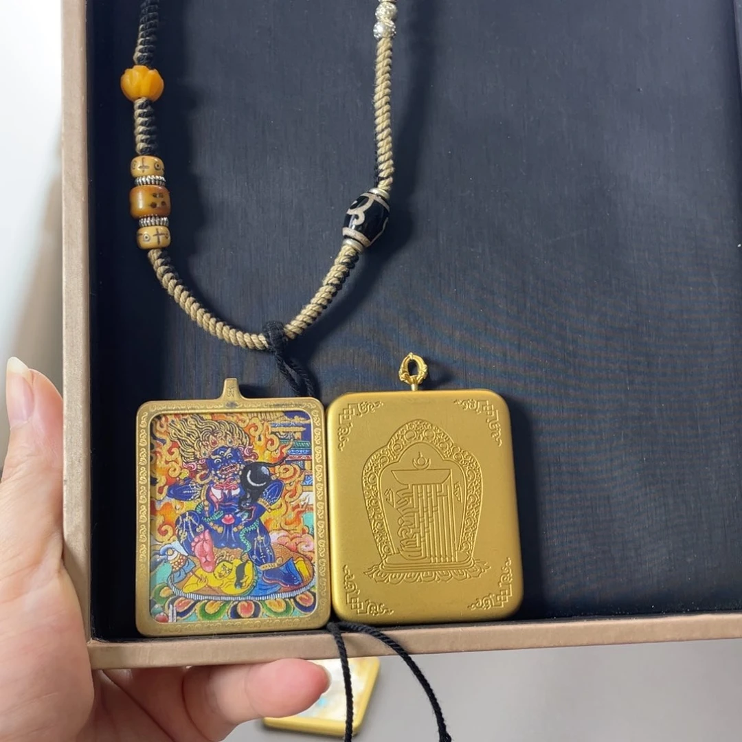 吊坠美丽的唐卡在结缘