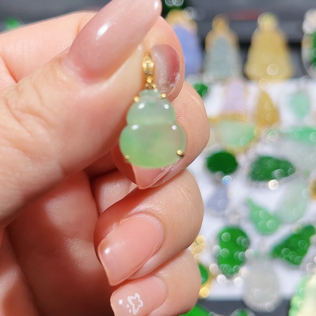 翡翠吊坠(不含链)18K金镶嵌