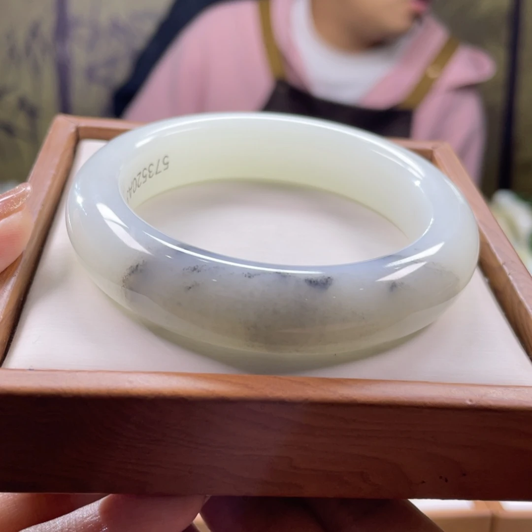 和田玉未镶嵌手镯57圈