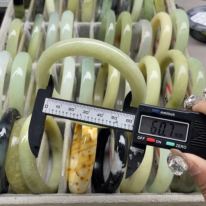 蛇纹石玉未镶嵌手镯216