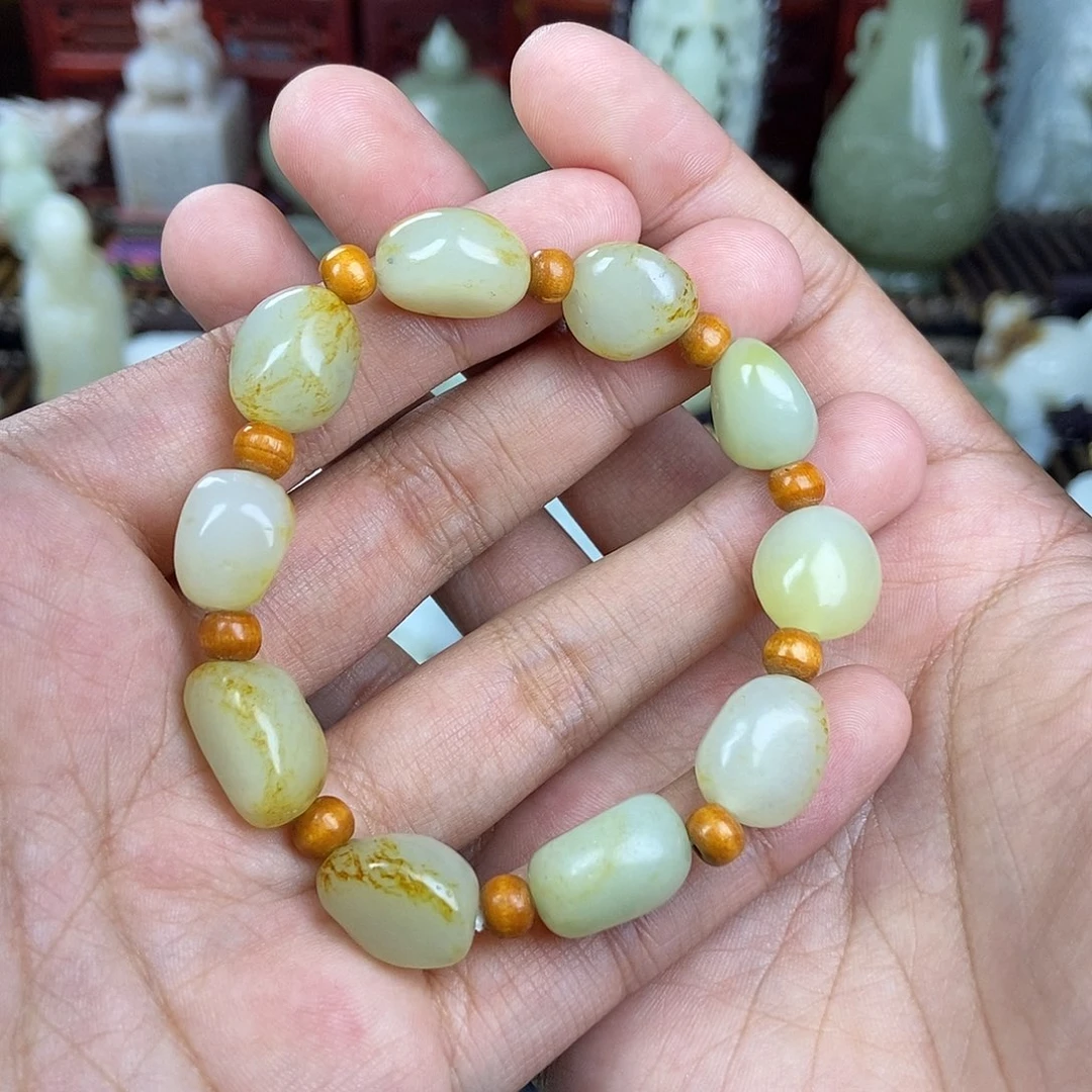 和田玉未镶嵌把件