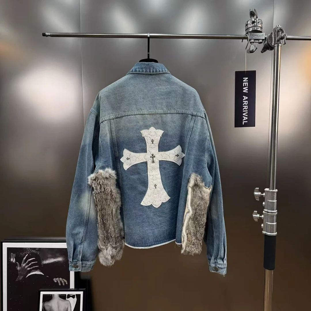 2025年秋冬新款十字架皮标刺绣侧兔毛拼接宽松ins牛仔外套