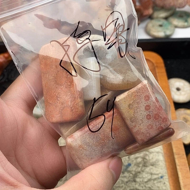 捣***蛋硅化玉颈饰未镶嵌