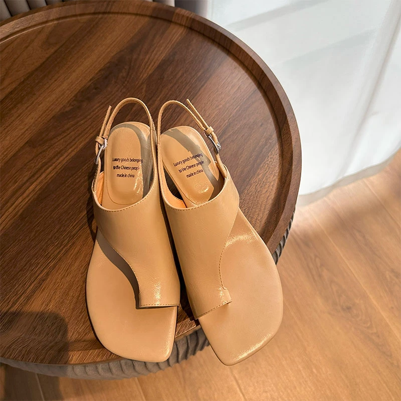 [歌默Gomo]温柔奶油杏马蹄跟马油牛皮凉鞋女中跟时尚粗跟凉鞋真皮