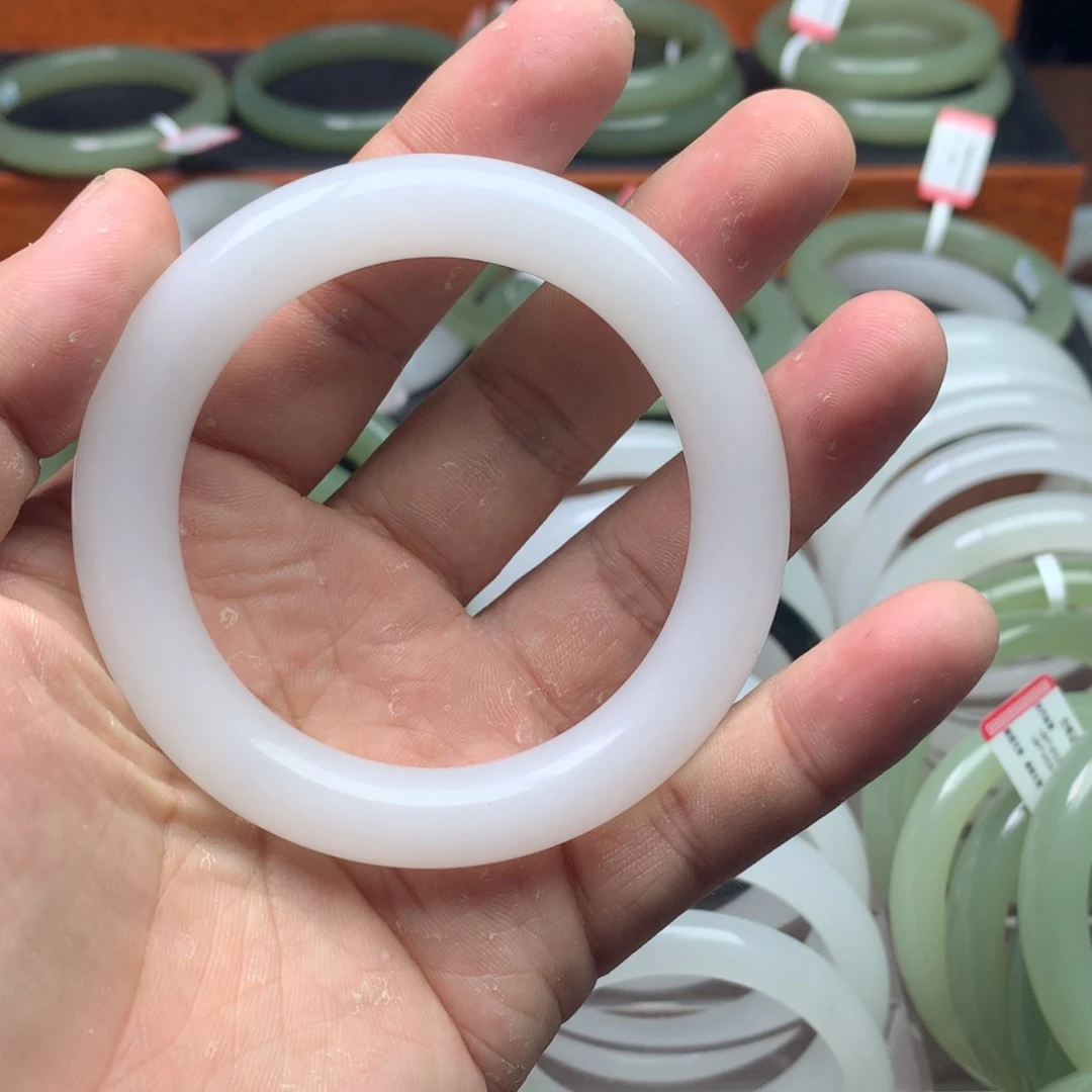 石英质玉手镯未镶嵌牛***房59ccc