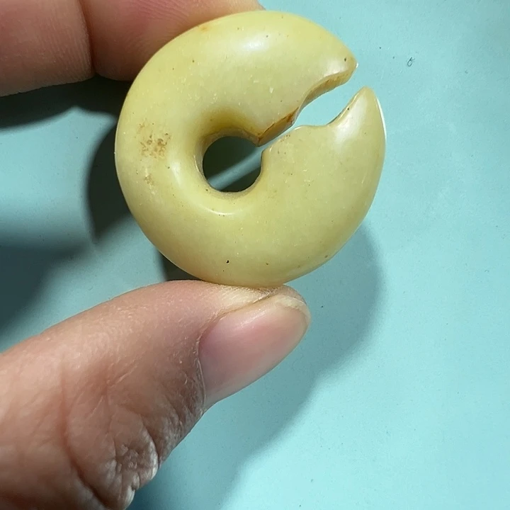 透闪石质玉未镶嵌挂件