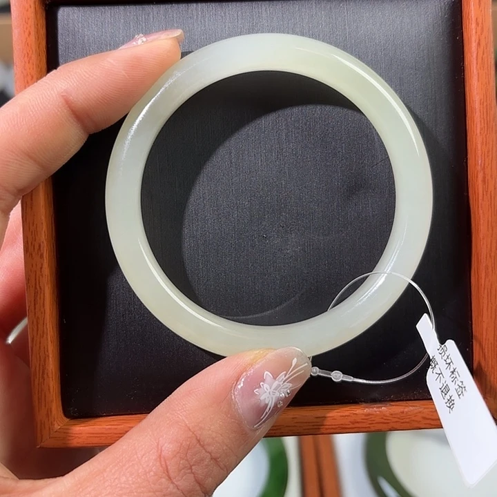 和田玉（糖玉）未镶嵌手镯