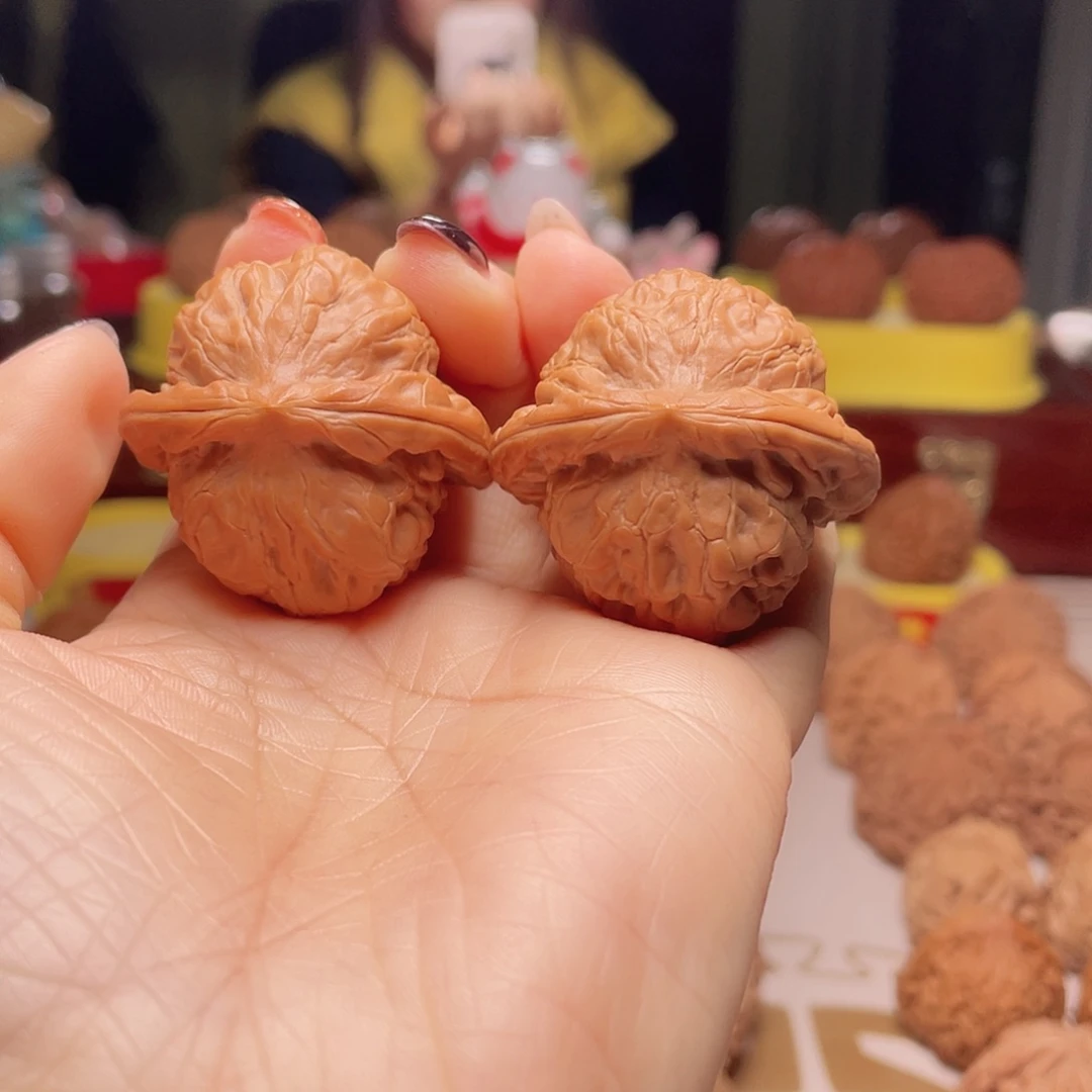 文玩核桃吊坠金字塔