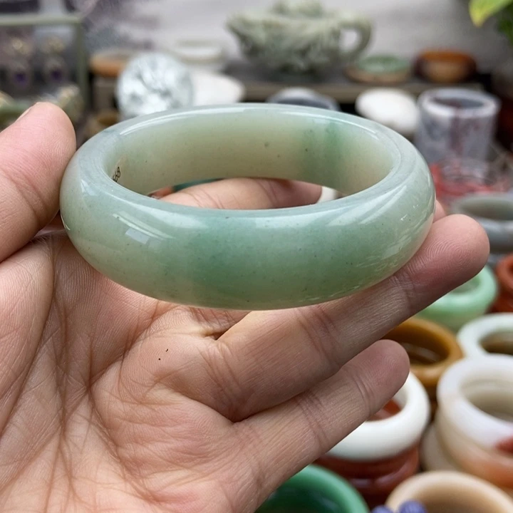 未镶嵌手镯石英岩玉冰绿