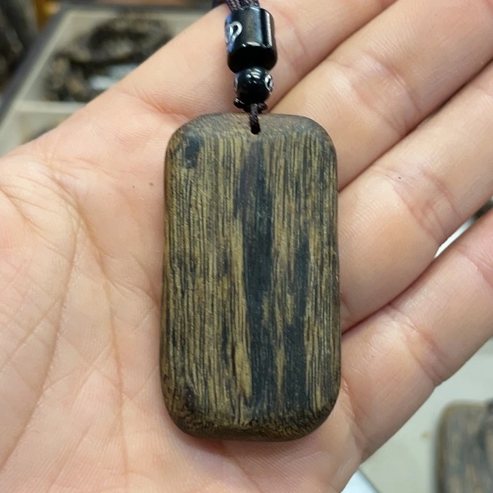 沉香吊坠?**?奇楠挂件红油老料