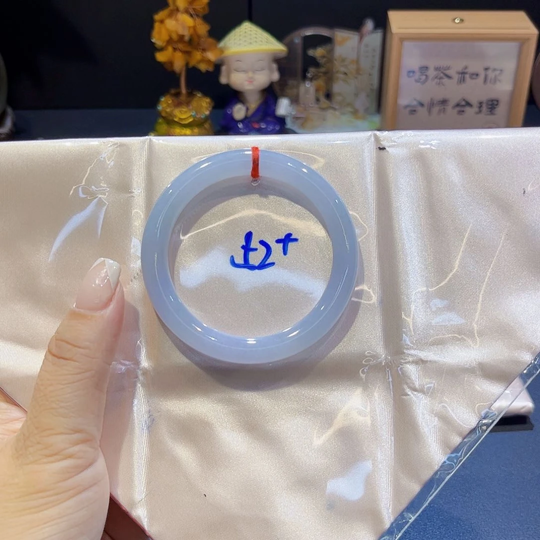 翡翠手镯未镶嵌翡翠手镯