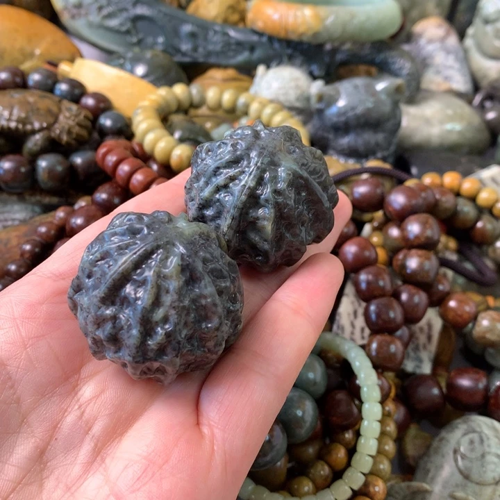 未镶嵌岫岩河磨玉（透闪石质玉）挂件