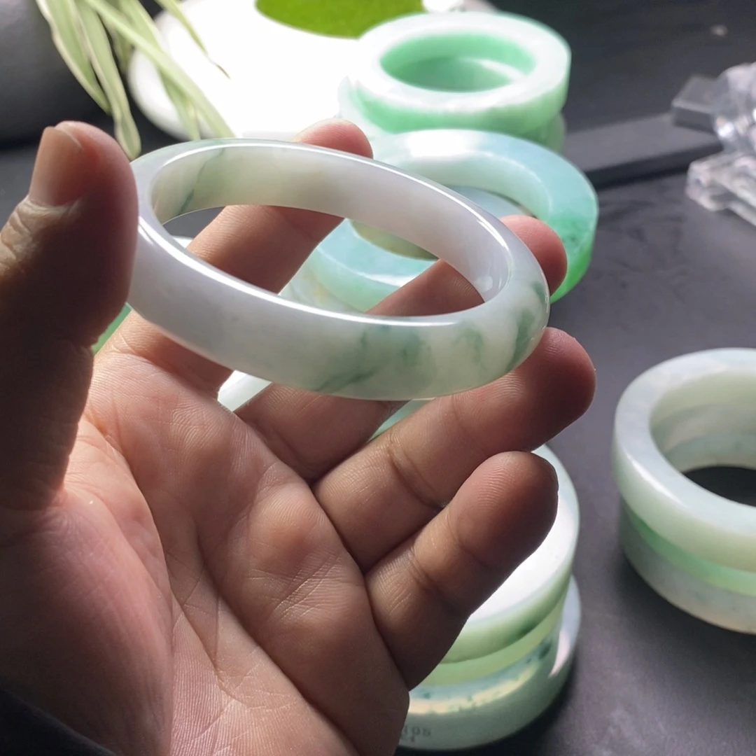 米***谷定制翡翠未镶嵌手镯