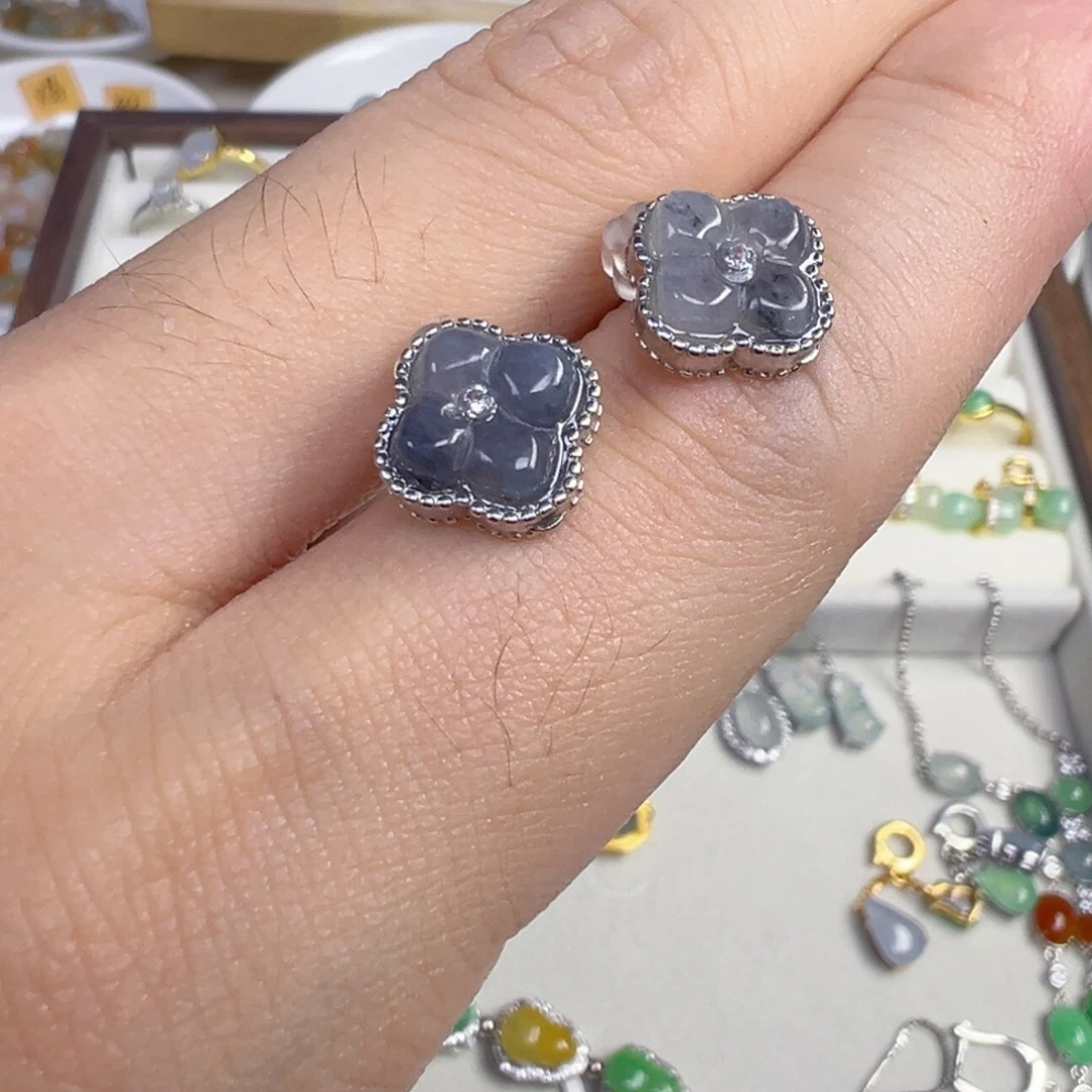 小***氿翡翠散珠乌鸡耳钉