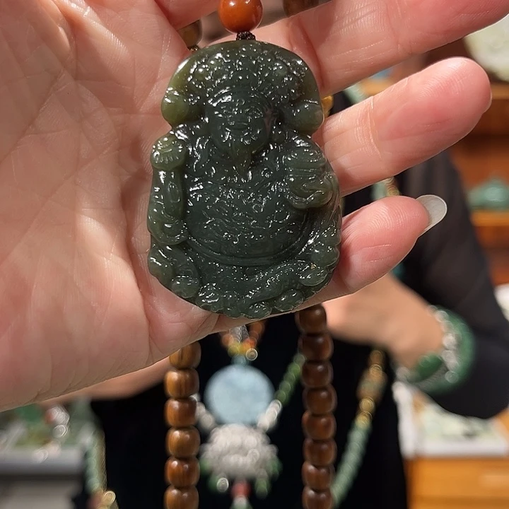 颈饰未镶嵌和田玉（糖玉）