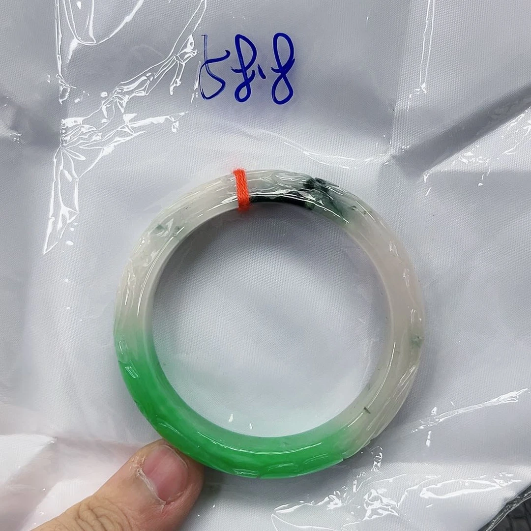 翡翠手镯未镶嵌多样性