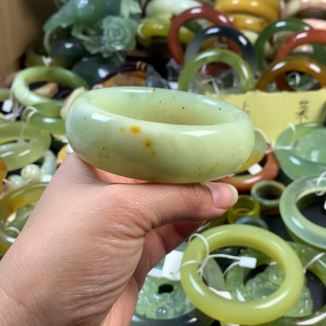 蛇纹石玉未镶嵌手镯