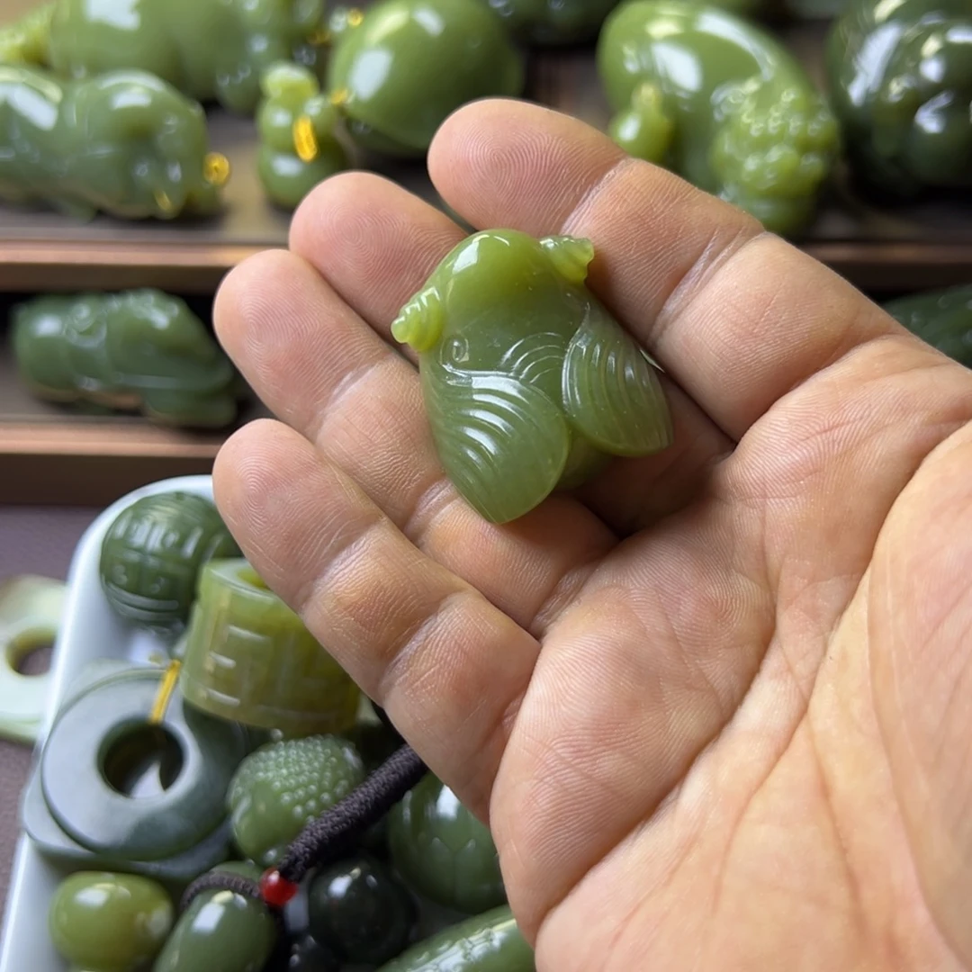 岫岩老玉（透闪石质玉）把件未镶嵌小*
