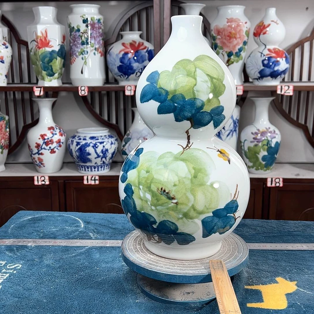 摆件景德镇陶瓷葫绿牡