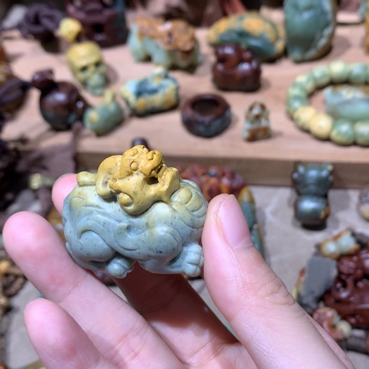 未镶嵌岫岩河磨玉（透闪石质玉）把件