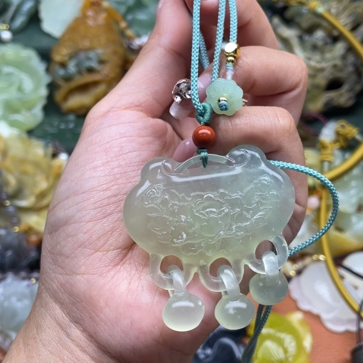 蛇纹石玉未镶嵌吊坠