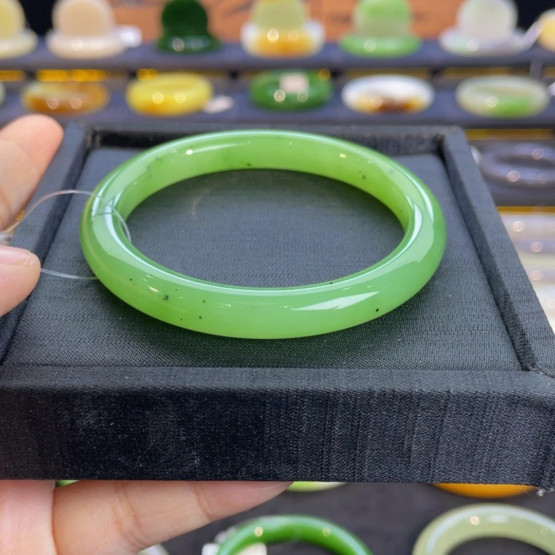 未镶嵌手镯和田玉-翠果绿！猕猴桃57