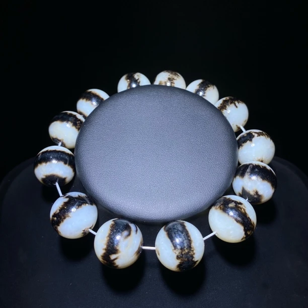 臻藏（8A）和田玉一线天手串2501100008