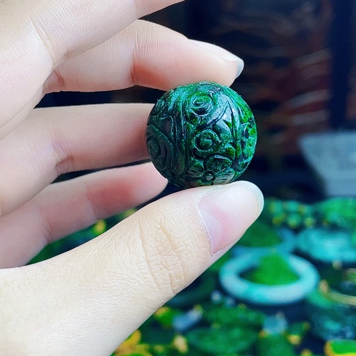 颈饰未镶嵌翡翠多样性