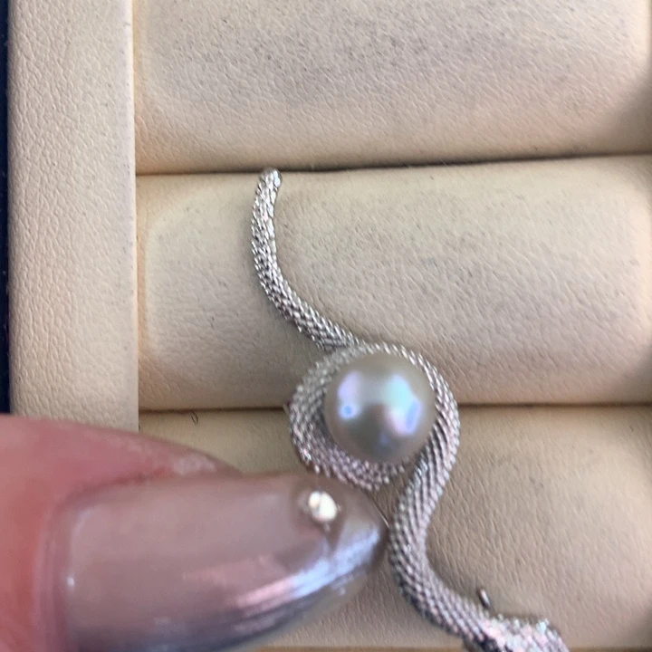 未镶嵌胸饰海水珍珠