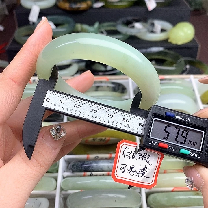 蛇纹石玉手镯未镶嵌941