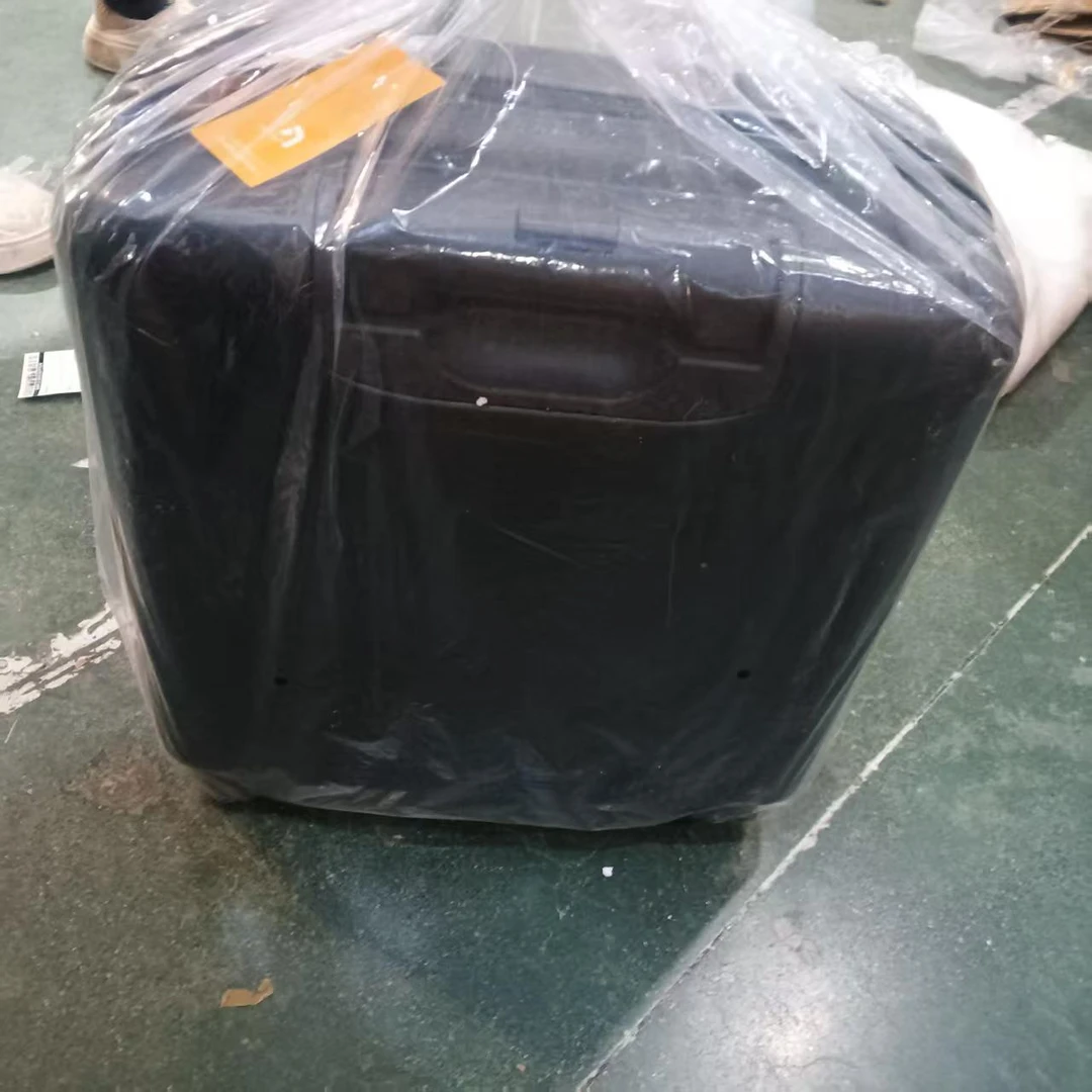 黑色高端拉链款行李箱18寸