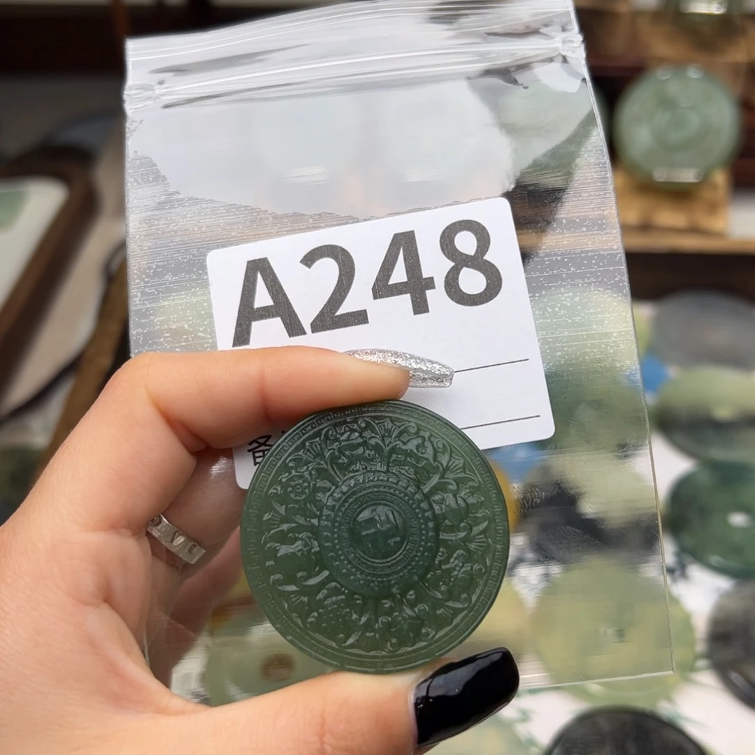 蛇纹石玉未镶嵌颈饰玄**水