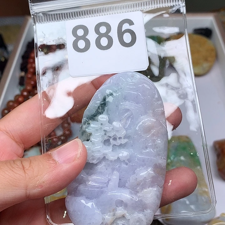 翡翠未镶嵌颈饰天***?翡翠