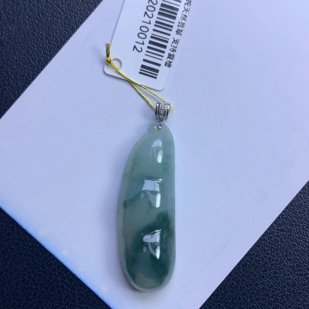 翡翠未镶嵌颈饰福豆
