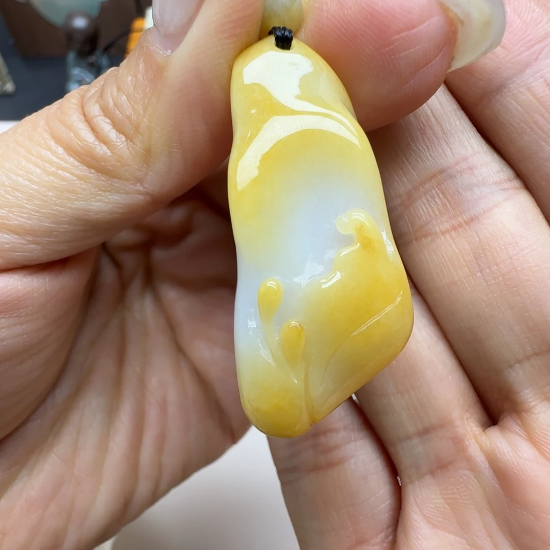 翡翠未镶嵌颈饰悟道