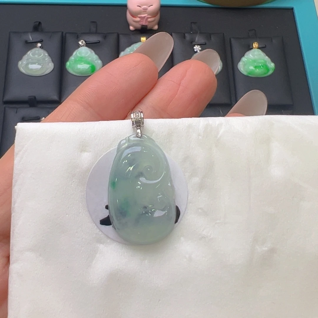 翡翠18K金镶嵌颈饰